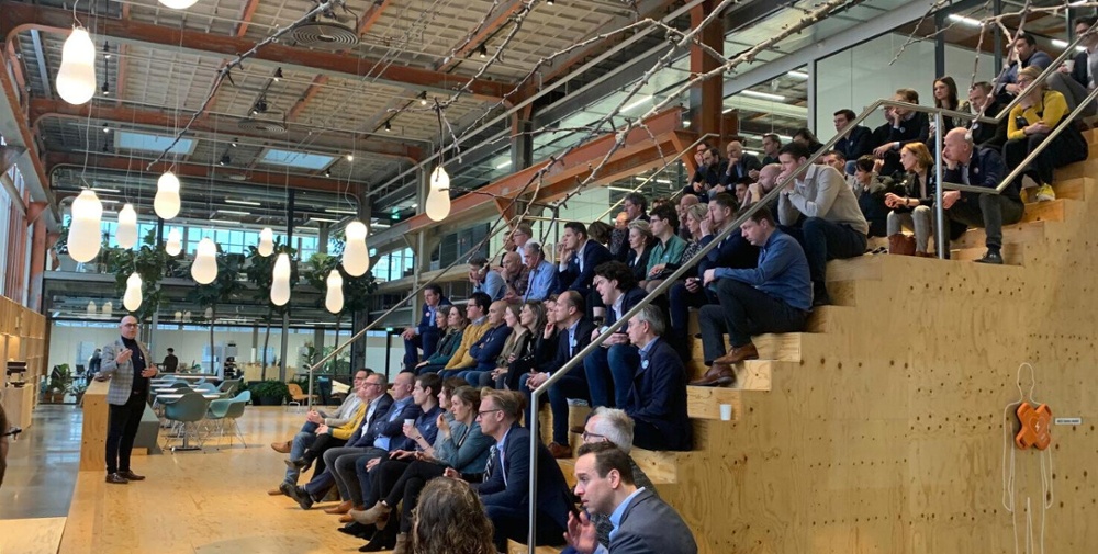 d8365bef-6cc0-41d8-975d-66f783bbabf5-1